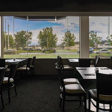 Pullman Melbourne Albert Park Экстерьер фото The interior of a typical Wendy's restaurant