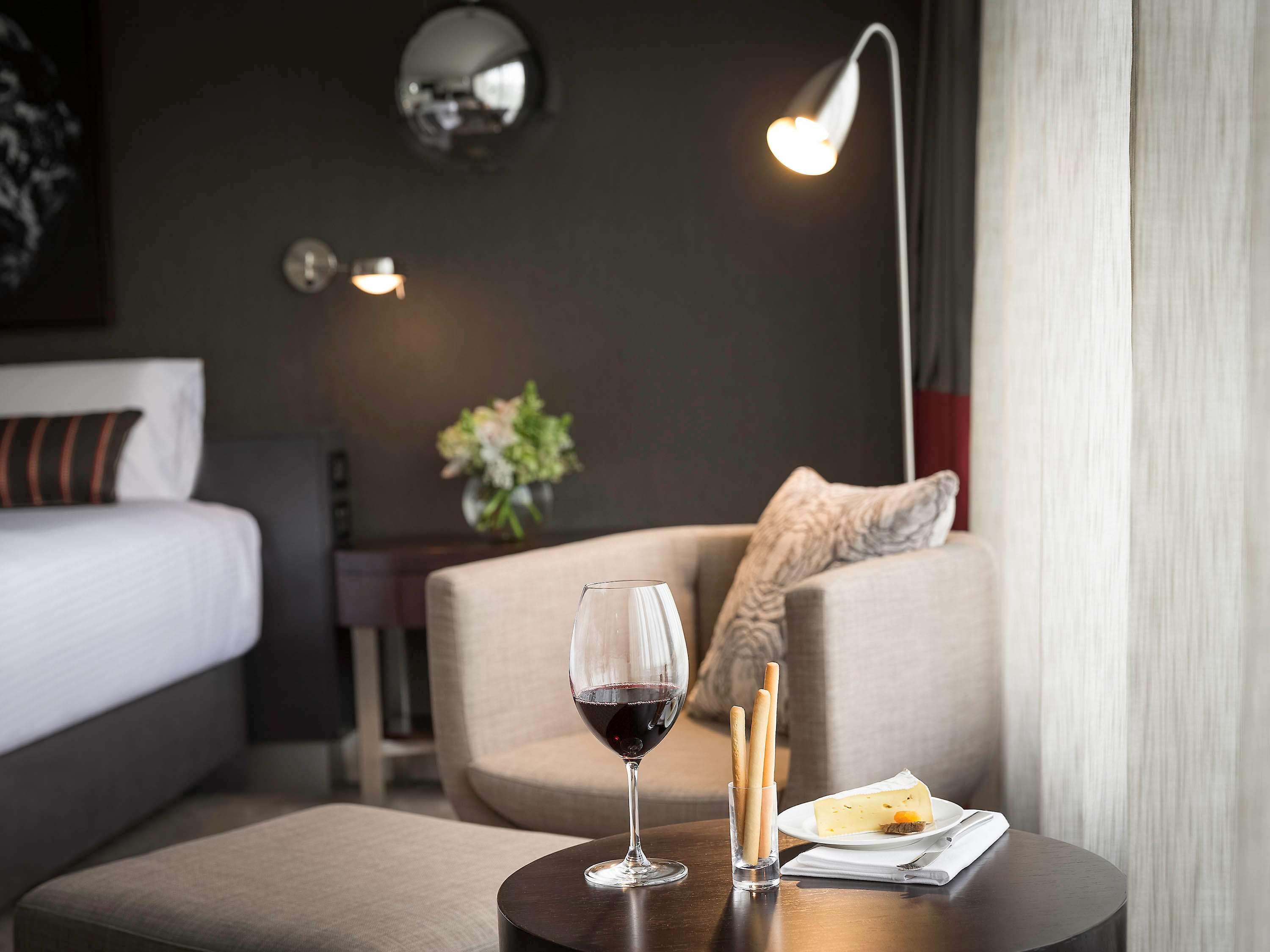 Pullman Melbourne Albert Park Экстерьер фото A room at the hotel