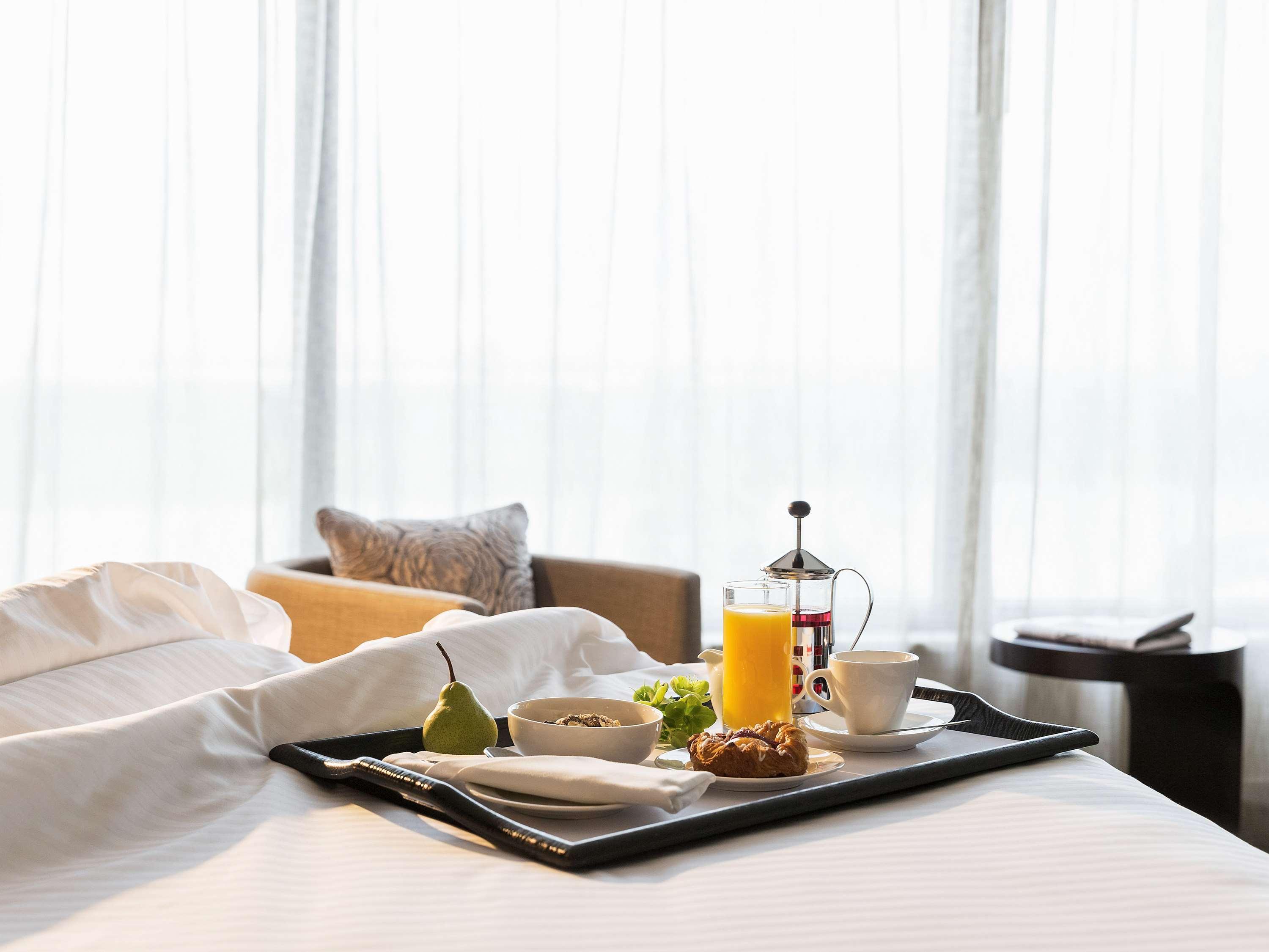 Pullman Melbourne Albert Park Экстерьер фото Room service