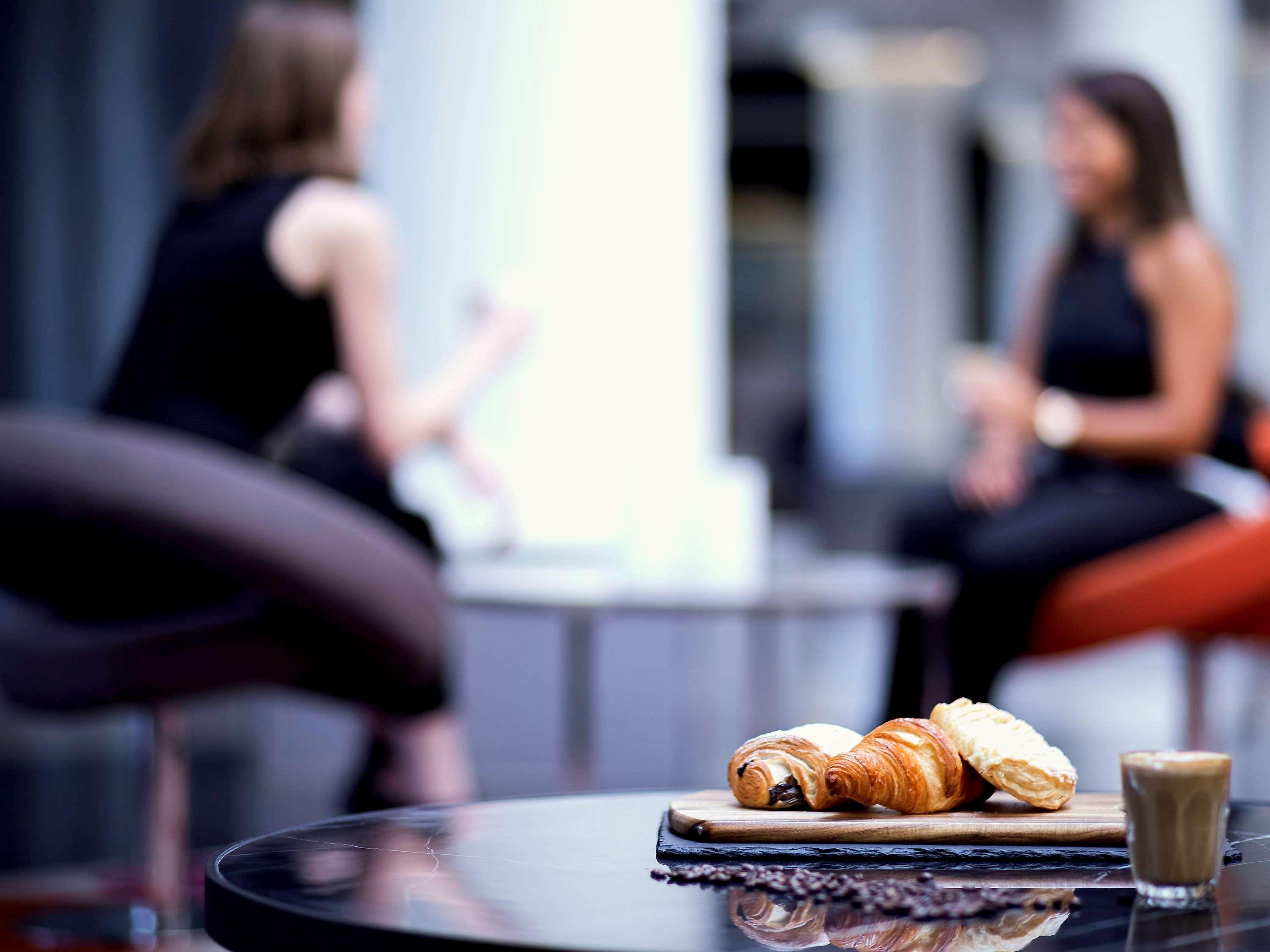 Pullman Melbourne Albert Park Экстерьер фото The Café