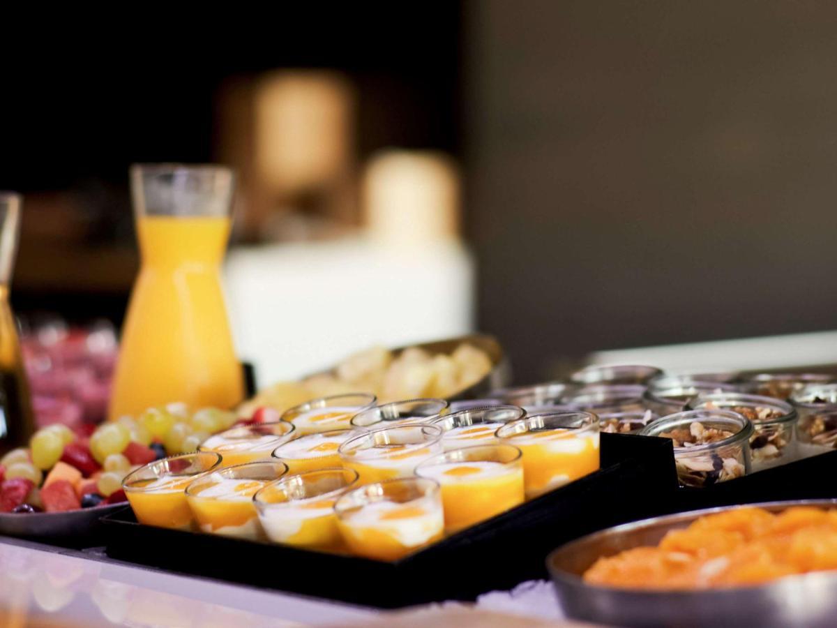 Pullman Melbourne Albert Park Экстерьер фото A buffet of orange juice