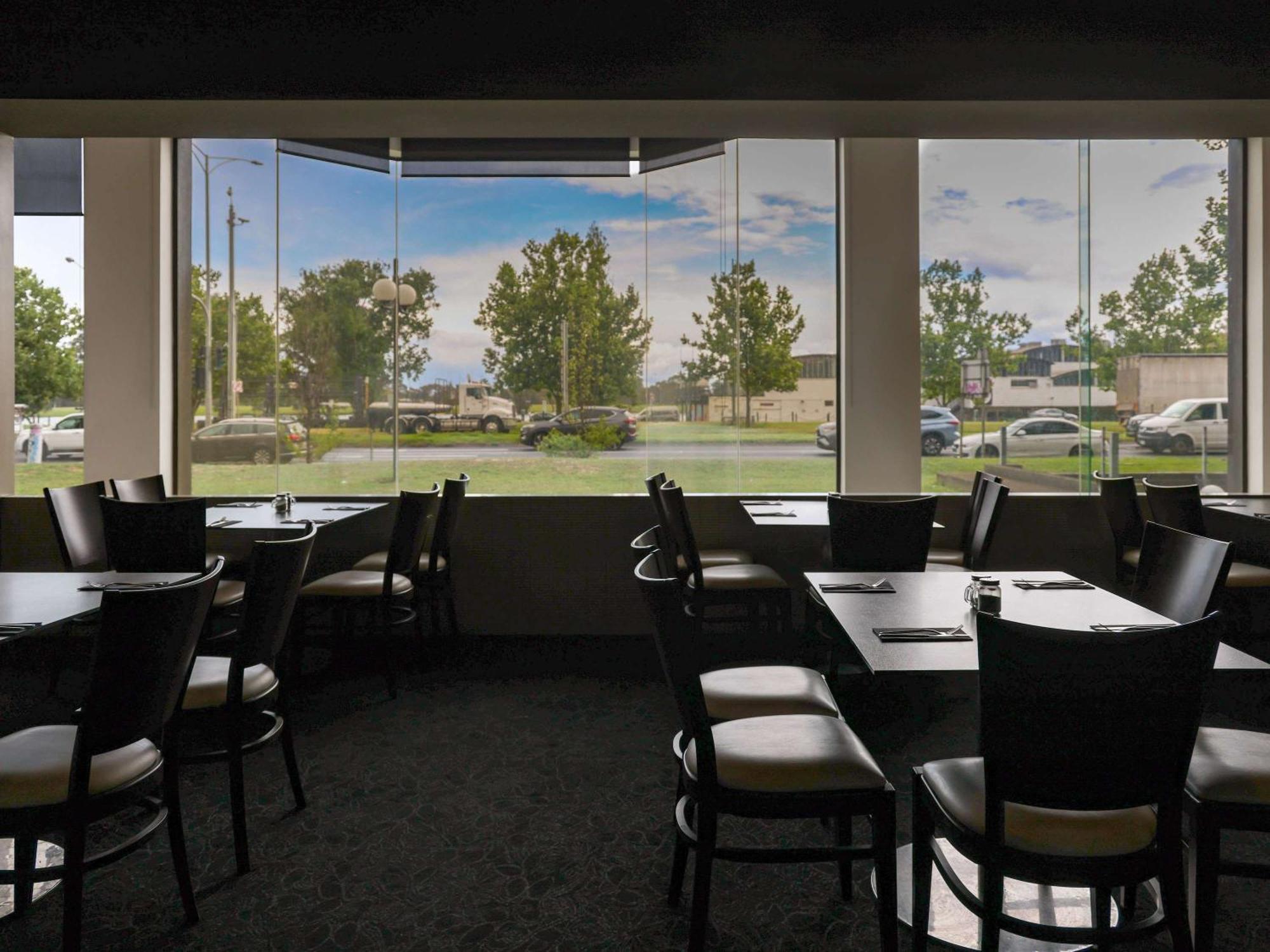 Pullman Melbourne Albert Park Экстерьер фото The interior of a typical Wendy's restaurant