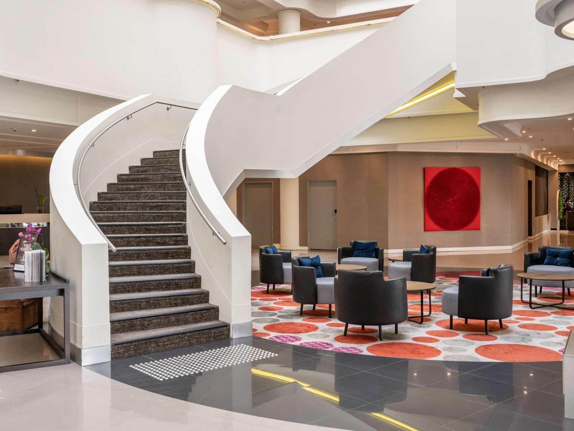 Pullman Melbourne Albert Park Экстерьер фото The lobby of the hotel