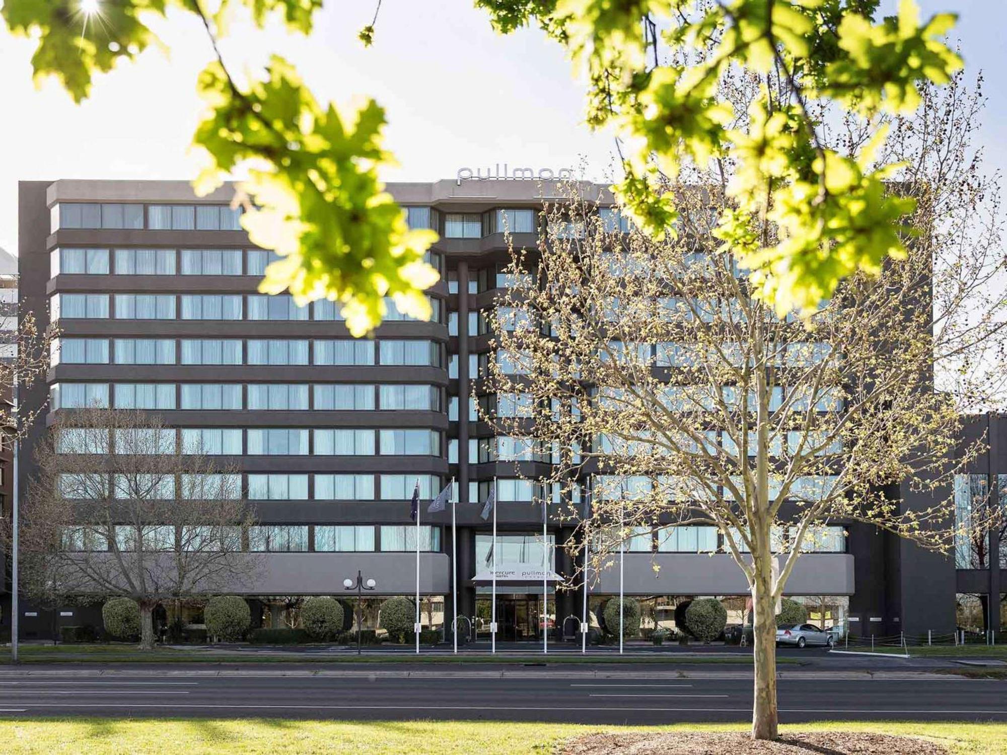 Pullman Melbourne Albert Park Экстерьер фото The National Institute of Dramatic Art